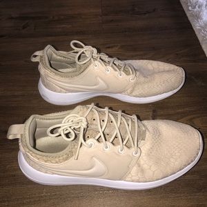 Nike women’s roshe two - worn twice size 10
